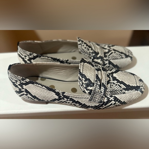 Women's BODEN Snakeskin Patterned Loafers. Size 37.5 (US 6.5). - Picture 10 of 11